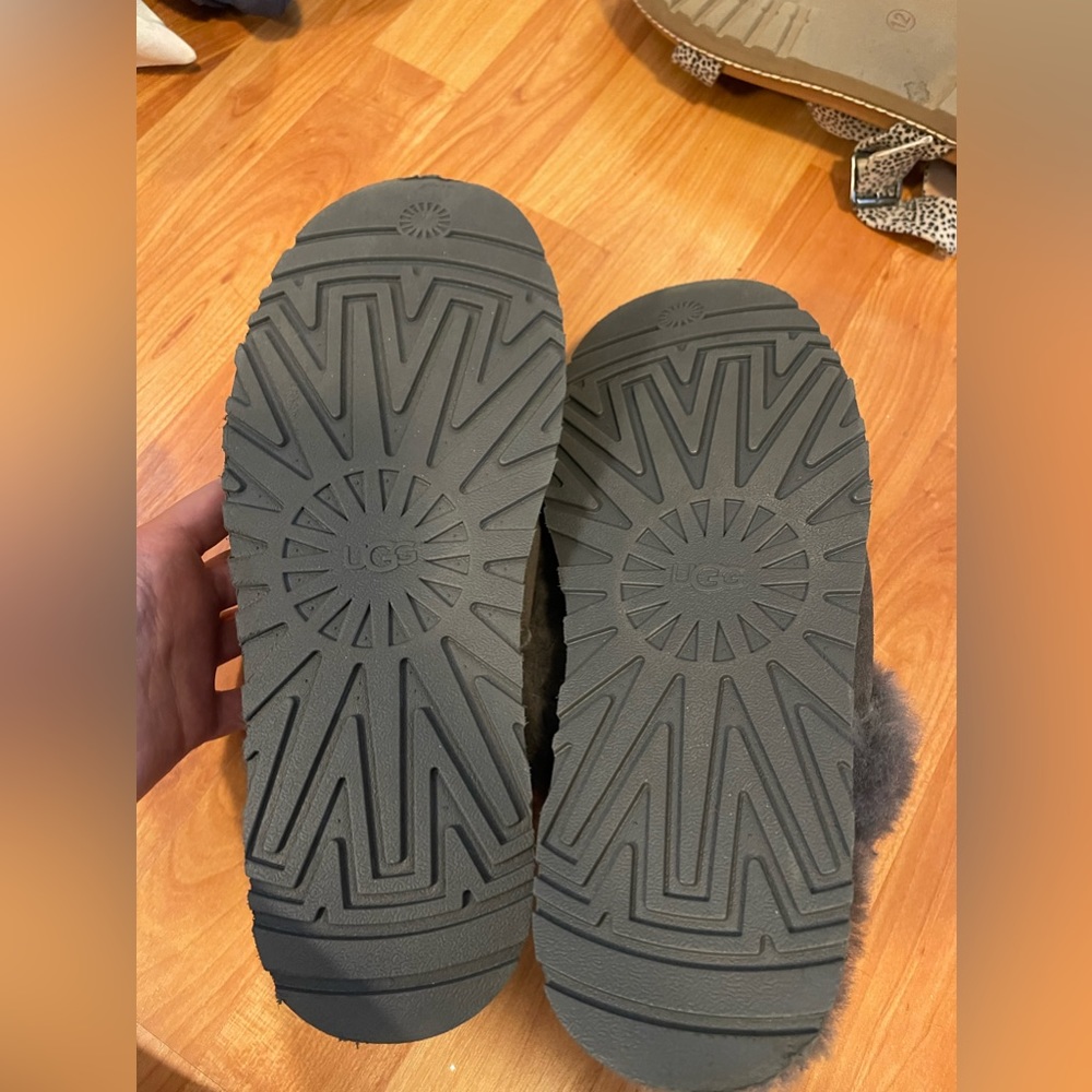 Uggs - Picture 3 of 4
